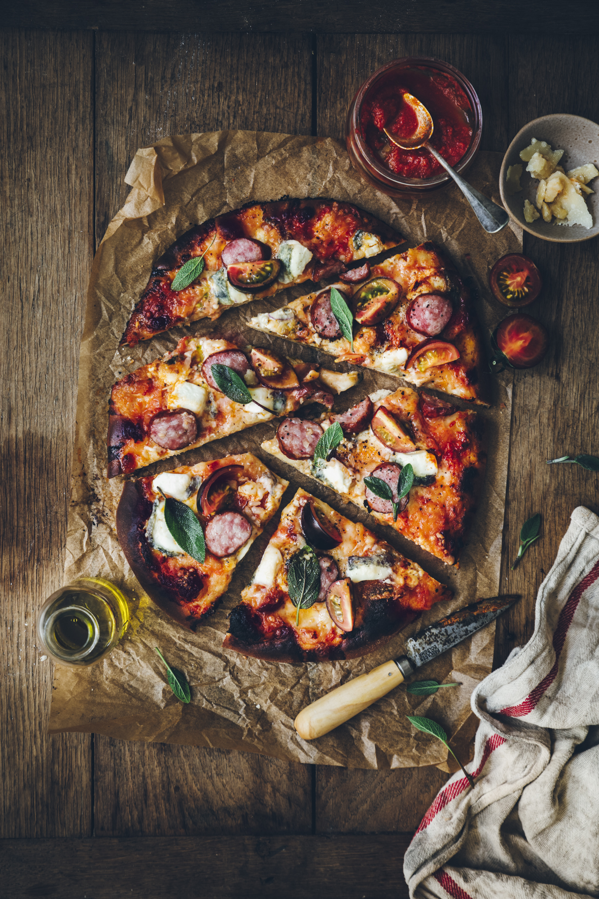 Pizza à la saucisse épicée et au chèvre ©Sandrine Saadi